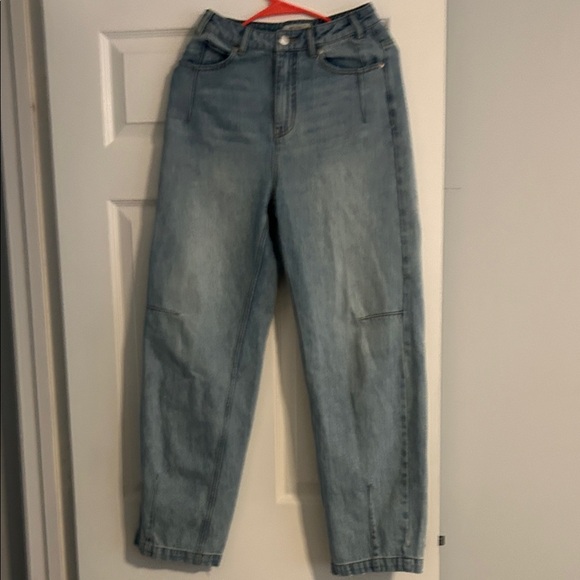 High Rise Light Blue Jeans - Picture 4 of 7